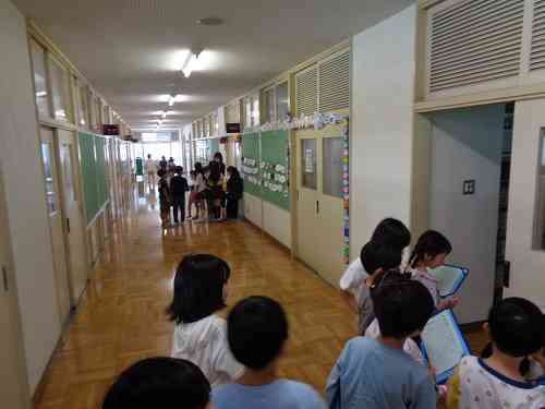 学校探検２